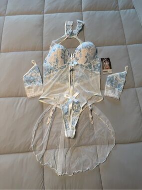 The Escante Collection Teddy Bridal w/ Gloves Women’s Size M White Baby Blue NWT